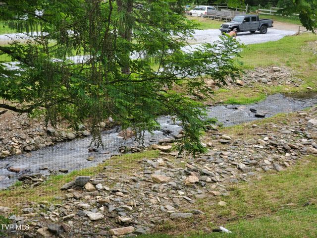 673 Hampton Creek Road, Roan Mountain, TN 37687