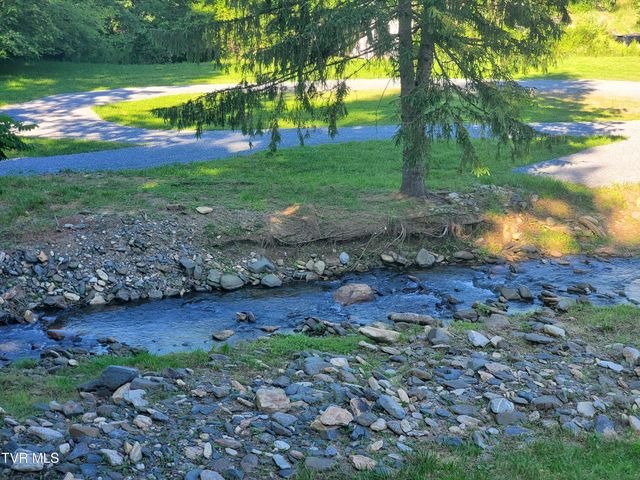 673 Hampton Creek Road, Roan Mountain, TN 37687
