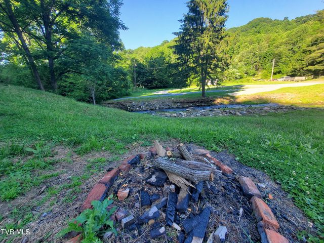 673 Hampton Creek Road, Roan Mountain, TN 37687