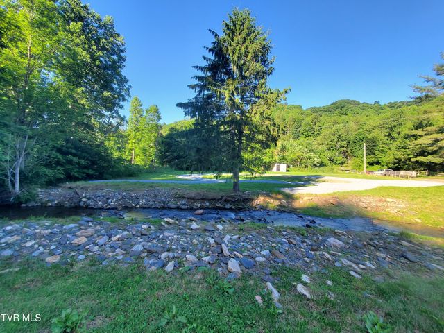 673 Hampton Creek Road, Roan Mountain, TN 37687