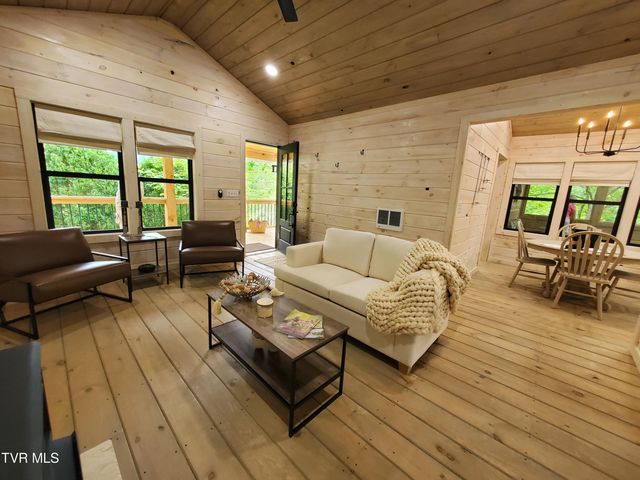 673 Hampton Creek Road, Roan Mountain, TN 37687