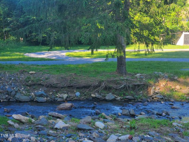 673 Hampton Creek Road, Roan Mountain, TN 37687