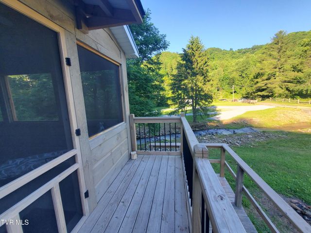 673 Hampton Creek Road, Roan Mountain, TN 37687
