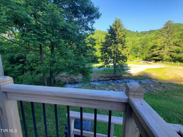 673 Hampton Creek Road, Roan Mountain, TN 37687