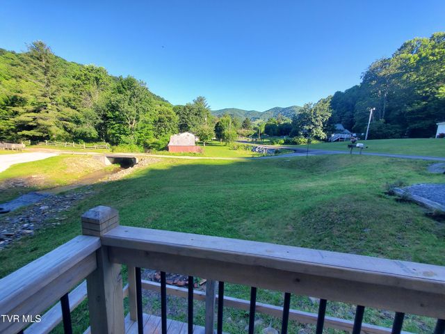 673 Hampton Creek Road, Roan Mountain, TN 37687