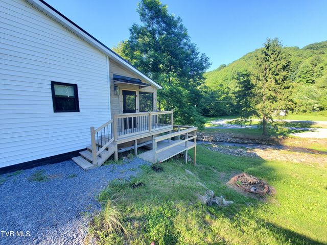 673 Hampton Creek Road, Roan Mountain, TN 37687