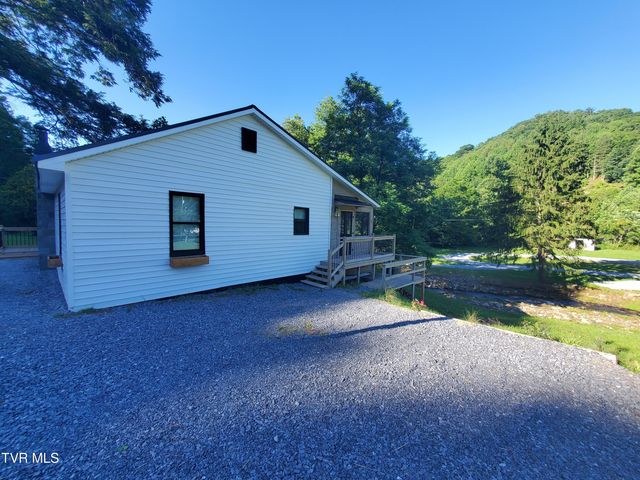 673 Hampton Creek Road, Roan Mountain, TN 37687