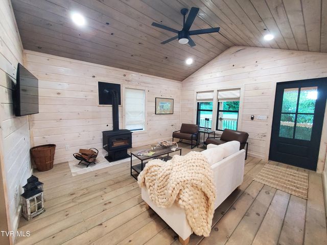 673 Hampton Creek Road, Roan Mountain, TN 37687