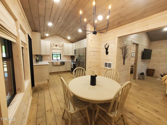 673 Hampton Creek Road, Roan Mountain, TN 37687