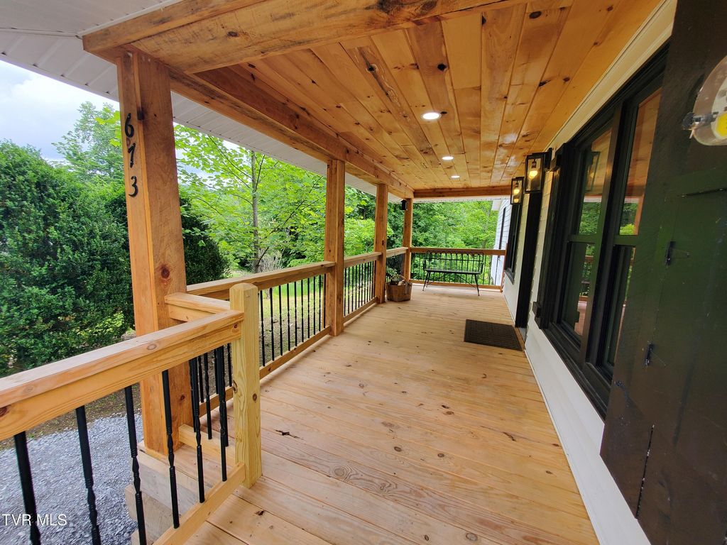 673 Hampton Creek Road, Roan Mountain, TN 37687