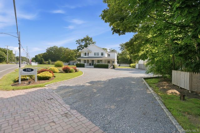 250 Montauk Highway, East Moriches, NY 11940