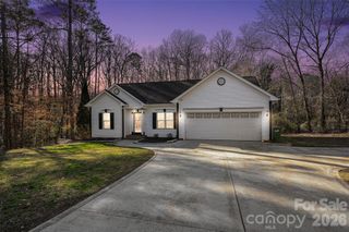 781 Woodlawn Avenue, Mount Holly, NC 28120
