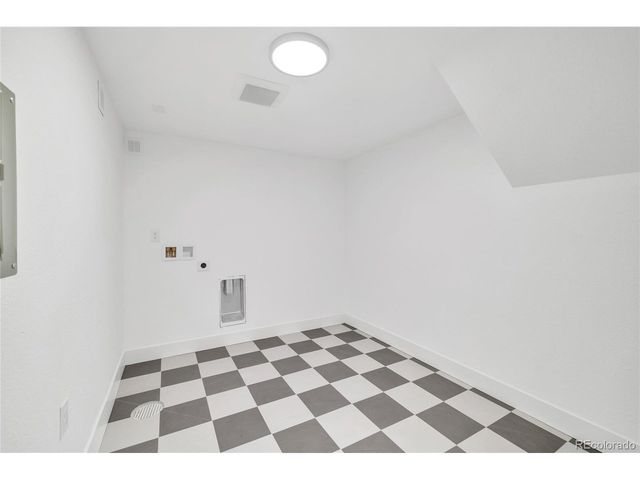 8273 Ammons Cir, Arvada, CO 80005