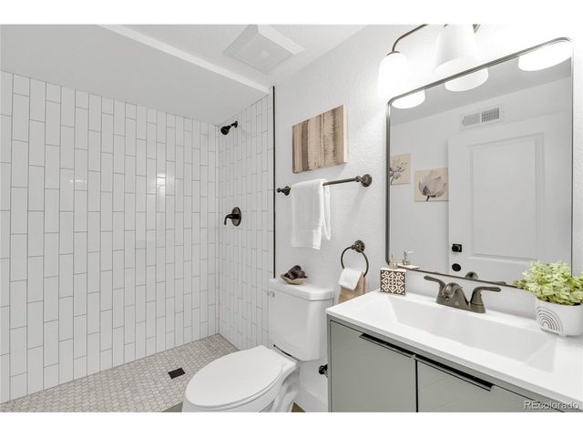 8273 Ammons Cir, Arvada, CO 80005