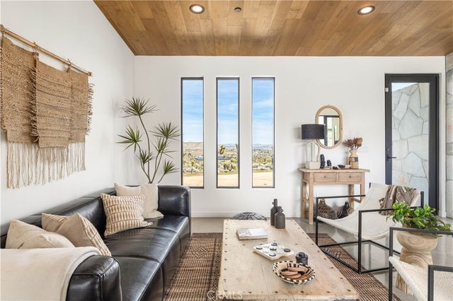 6738 Saddleback, Joshua Tree, CA 92252