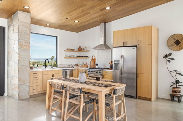 6738 Saddleback, Joshua Tree, CA 92252