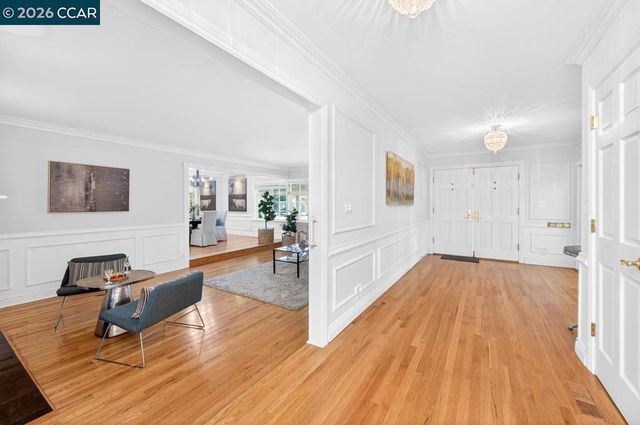 2201 Loch Ln, Walnut Creek, CA 94598