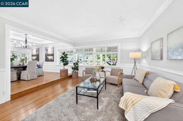 2201 Loch Ln, Walnut Creek, CA 94598