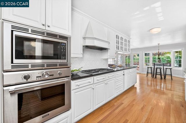 2201 Loch Ln, Walnut Creek, CA 94598