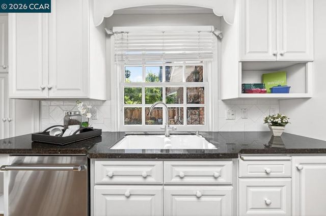 2201 Loch Ln, Walnut Creek, CA 94598