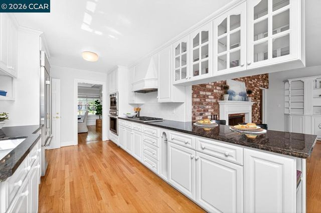 2201 Loch Ln, Walnut Creek, CA 94598