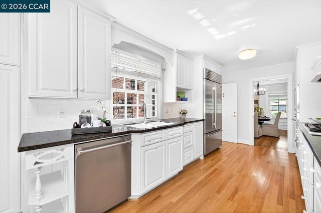 2201 Loch Ln, Walnut Creek, CA 94598