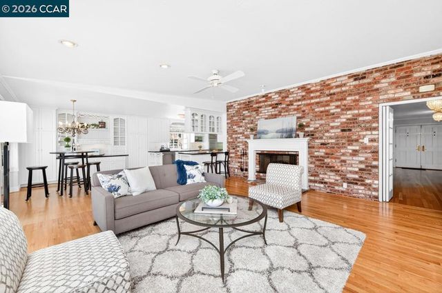 2201 Loch Ln, Walnut Creek, CA 94598