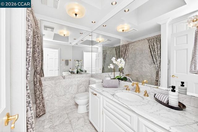 2201 Loch Ln, Walnut Creek, CA 94598