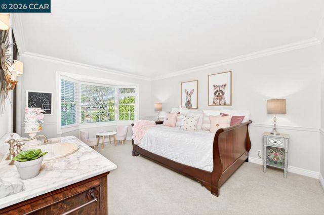 2201 Loch Ln, Walnut Creek, CA 94598