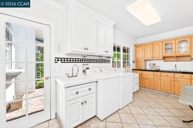 2201 Loch Ln, Walnut Creek, CA 94598