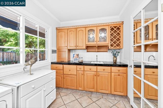 2201 Loch Ln, Walnut Creek, CA 94598