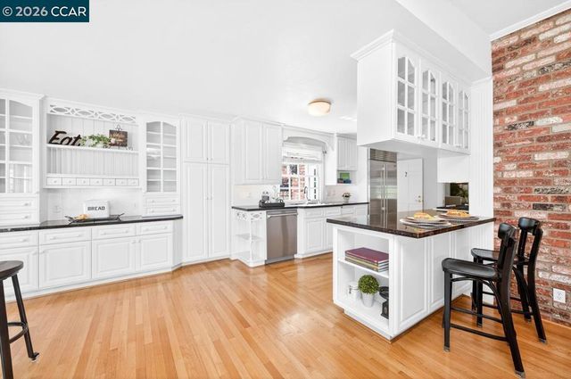 2201 Loch Ln, Walnut Creek, CA 94598