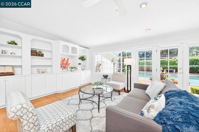 2201 Loch Ln, Walnut Creek, CA 94598