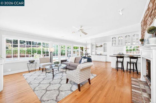 2201 Loch Ln, Walnut Creek, CA 94598