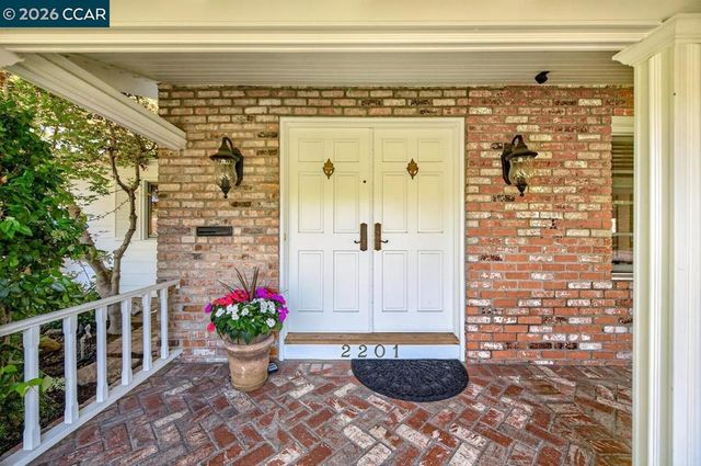 2201 Loch Ln, Walnut Creek, CA 94598