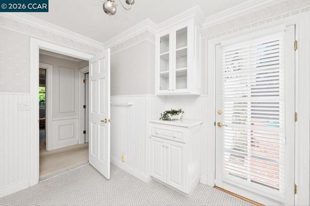 2201 Loch Ln, Walnut Creek, CA 94598