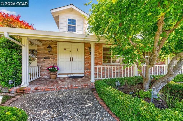 2201 Loch Ln, Walnut Creek, CA 94598