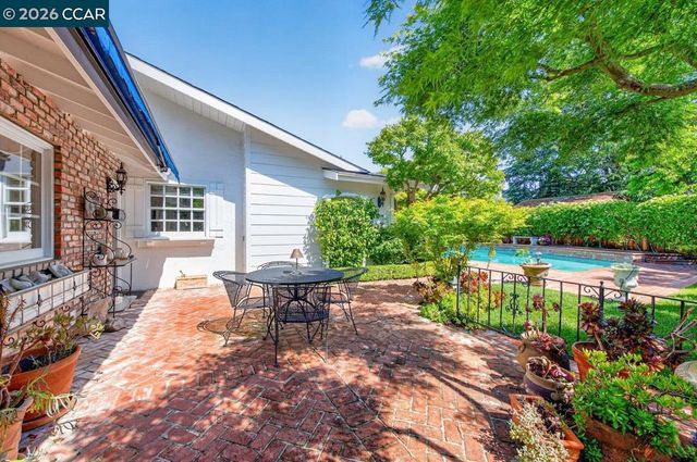 2201 Loch Ln, Walnut Creek, CA 94598