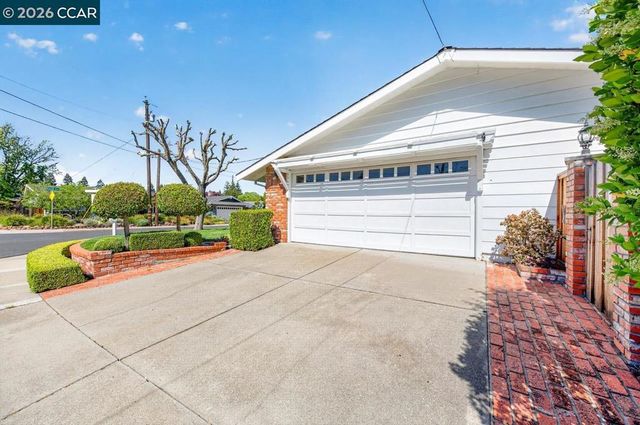 2201 Loch Ln, Walnut Creek, CA 94598