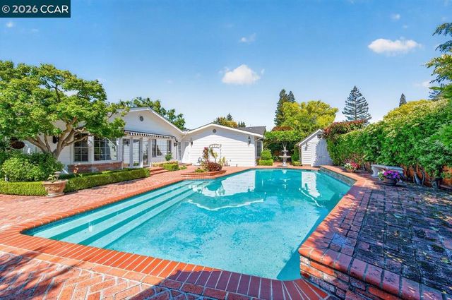 2201 Loch Ln, Walnut Creek, CA 94598