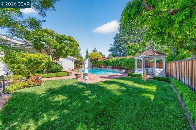 2201 Loch Ln, Walnut Creek, CA 94598