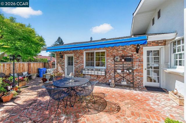 2201 Loch Ln, Walnut Creek, CA 94598