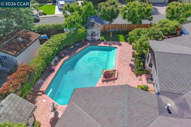 2201 Loch Ln, Walnut Creek, CA 94598