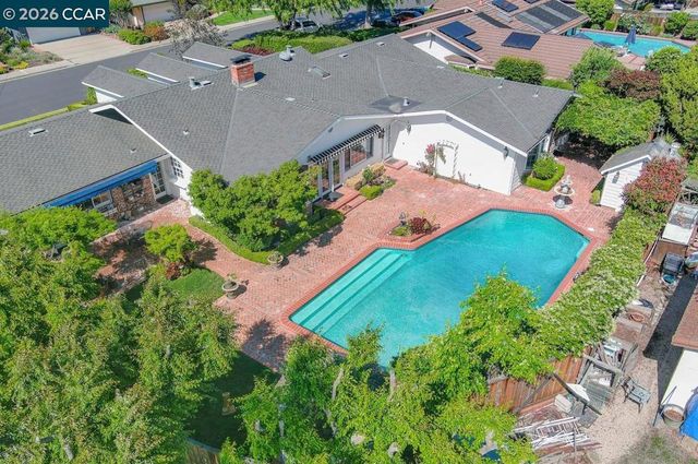 2201 Loch Ln, Walnut Creek, CA 94598