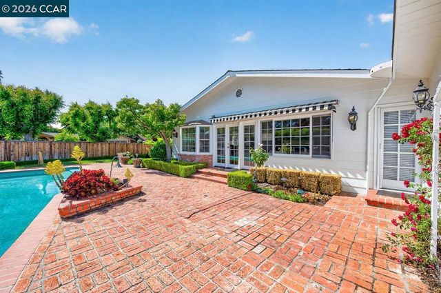 2201 Loch Ln, Walnut Creek, CA 94598