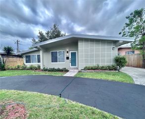 580 NE 177th St 0, North Miami Beach, FL 33162