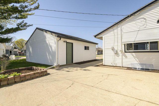 5605 W Bottsford AVENUE, Milwaukee, WI 53220