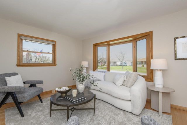 5605 W Bottsford AVENUE, Milwaukee, WI 53220