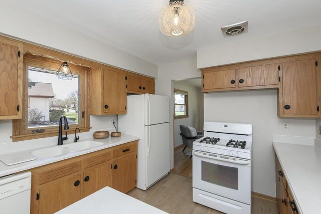 5605 W Bottsford AVENUE, Milwaukee, WI 53220