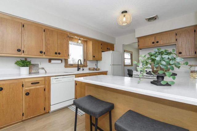 5605 W Bottsford AVENUE, Milwaukee, WI 53220